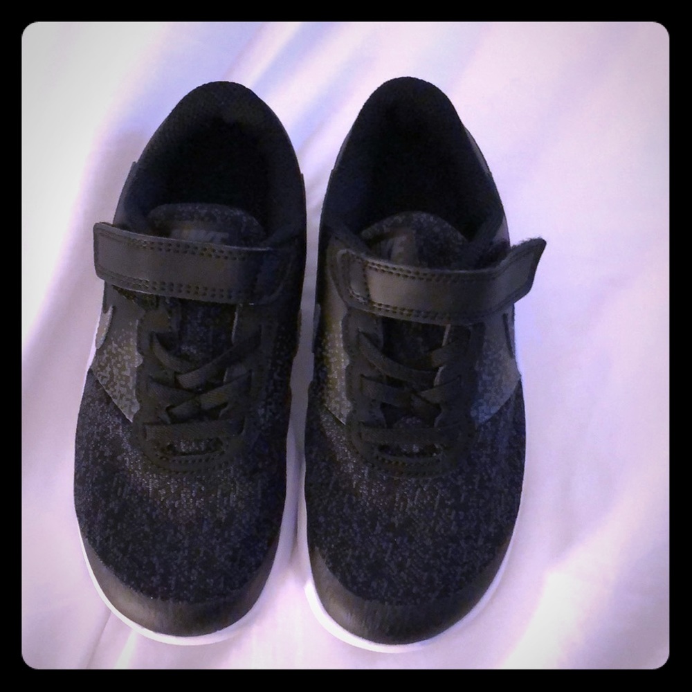 Boys Nike Flex Contact sneakers brand new